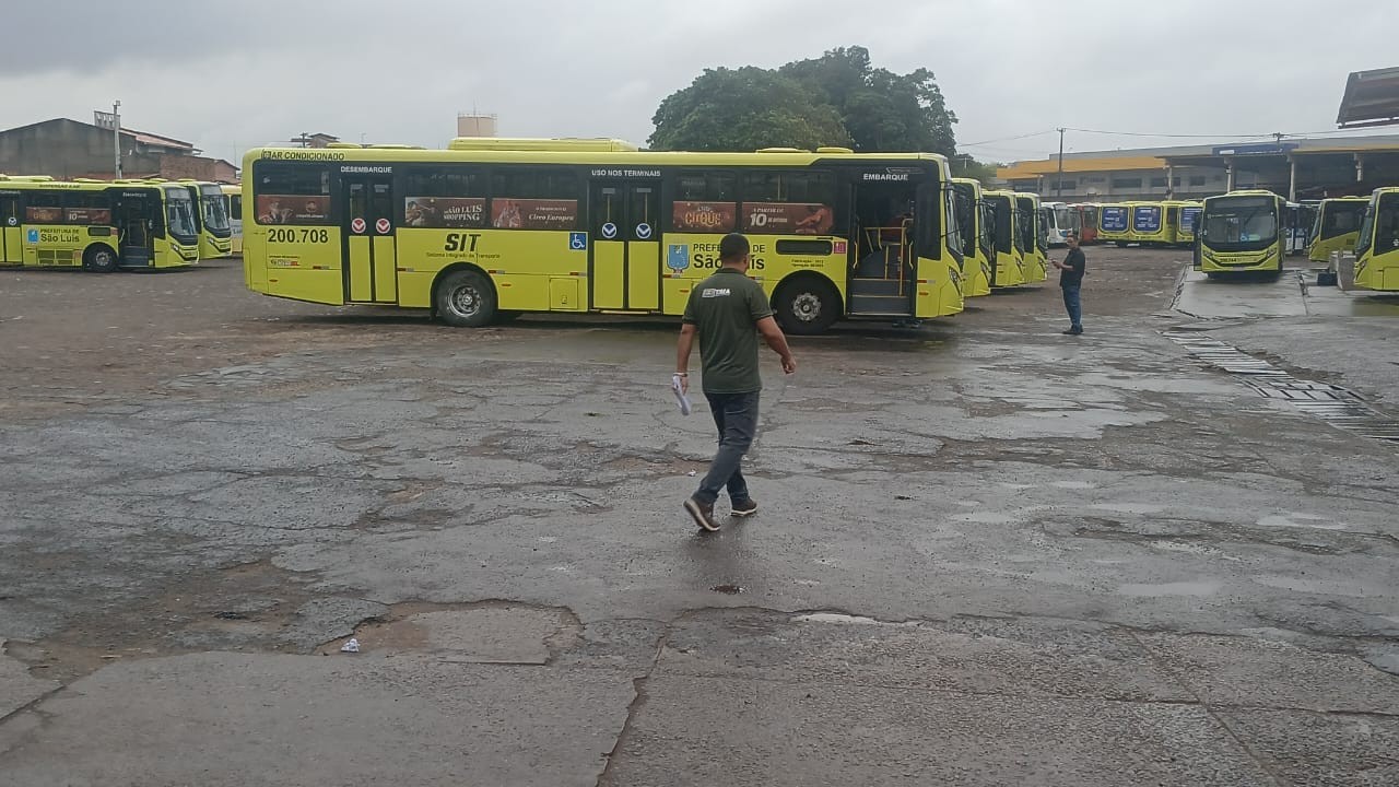 Justiça manda retirar 52 ônibus da empresa 1001 em São Luís por dívida de aluguel