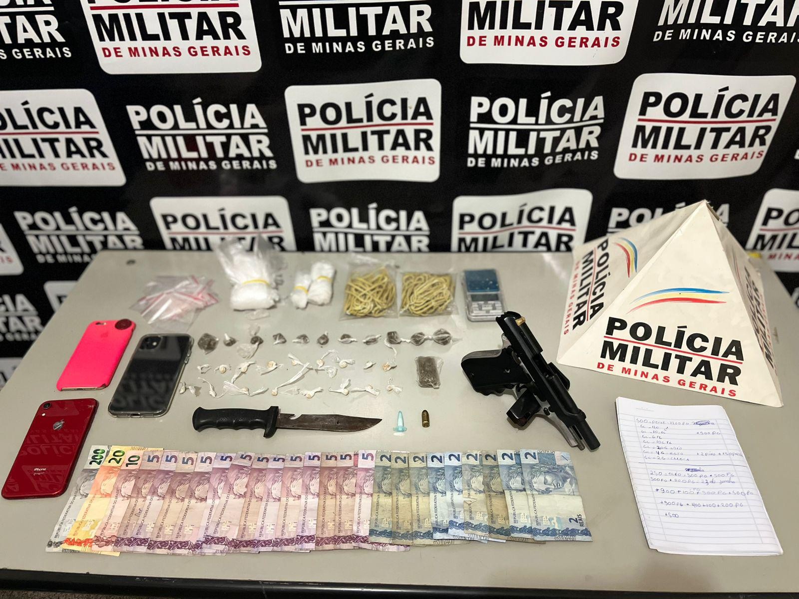 PM prende traficante com arma e drogas em Padre Paraíso