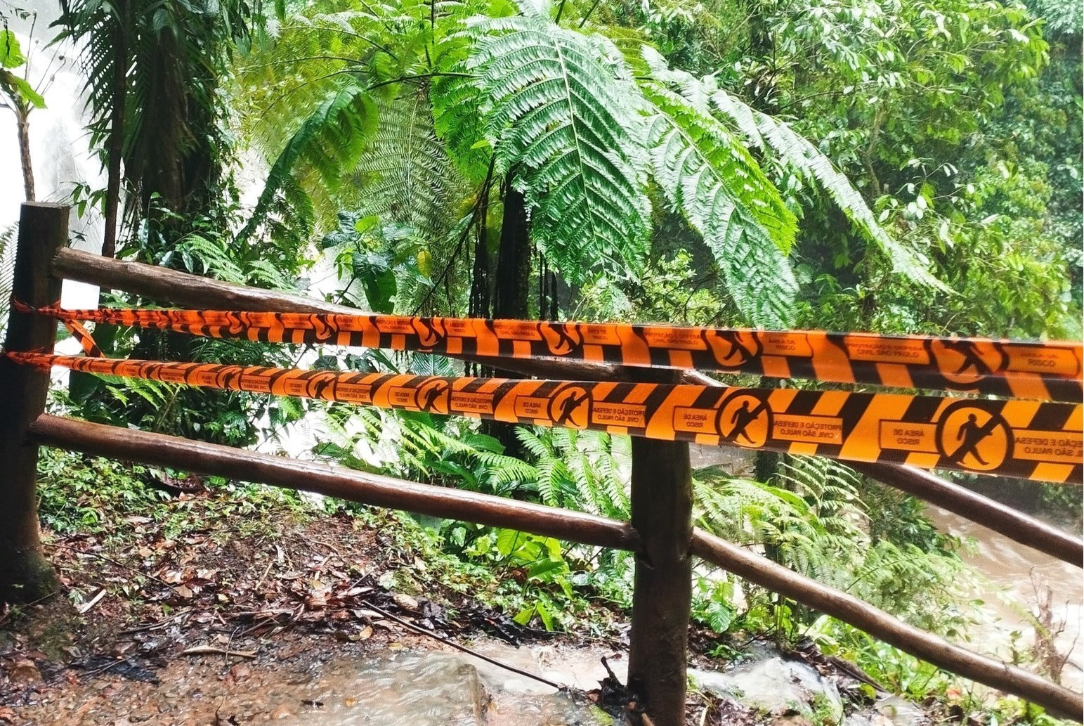 Defesa Civil interdita cachoeira após fortes chuvas e deslizamento de encosta no interior de SP
