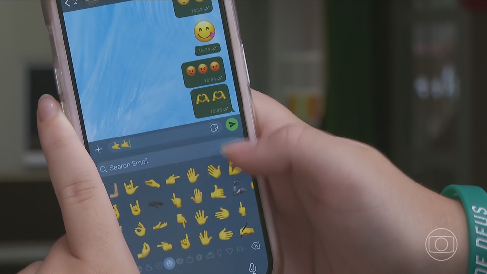 Discursos de ódio nas redes sociais: emojis ganham significados muito diferentes dos originais e não são entendidos por todo mundo — Foto: Jornal Nacional/ Reprodução