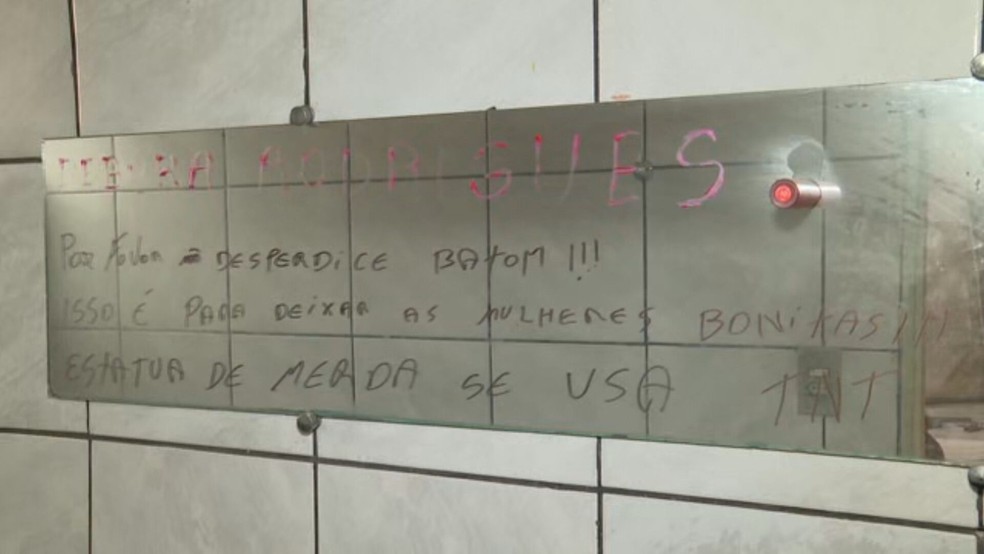 Espelho em casa alugada por homem que detonou explosivos em frente ao STF — Foto: TV Globo/Reprodução