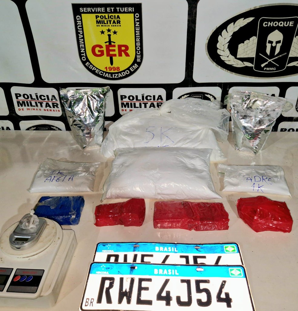 Apreensão de drogas em distribuidora de bebidas de Uberlândia — Foto: Polícia Militar/Divulgação