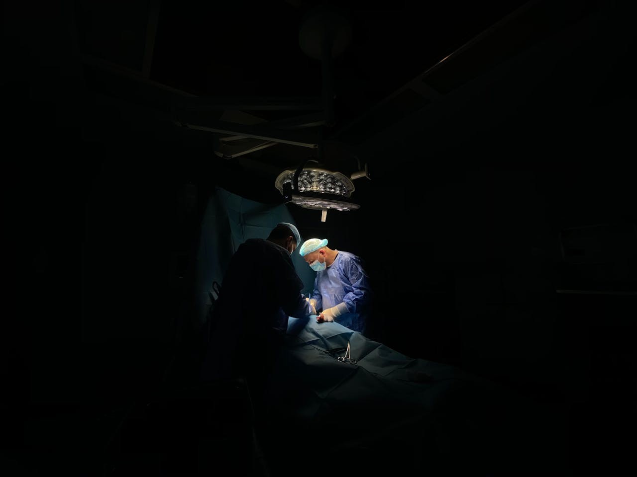 Cirurgia robótica traz maior precisão em cirurgias de quadril e joelho