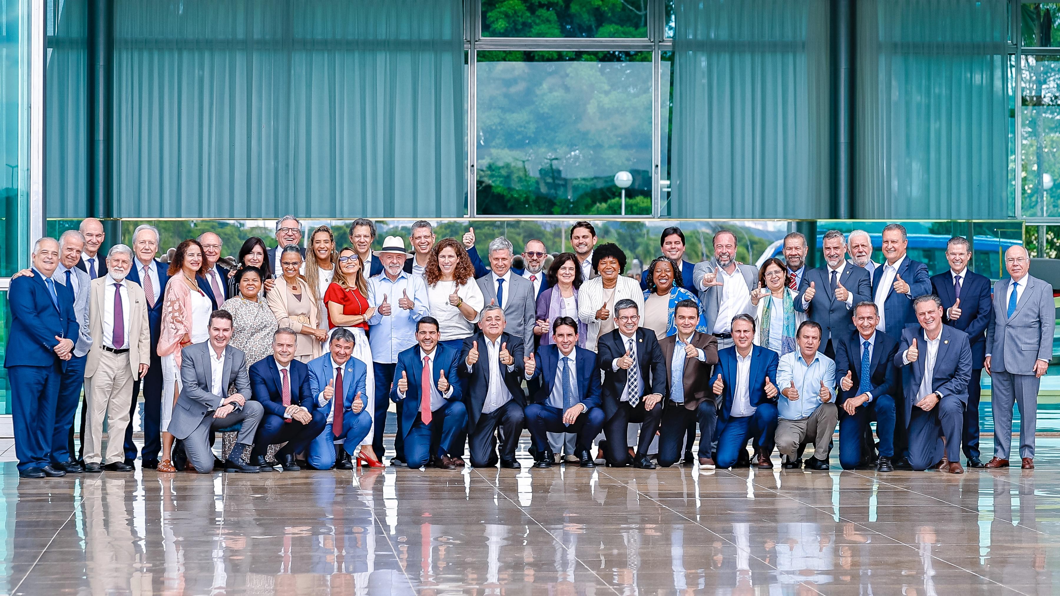 De volta a Brasília após cirurgia em São Paulo, Lula reúne equipe ministerial no Palácio da Alvorada