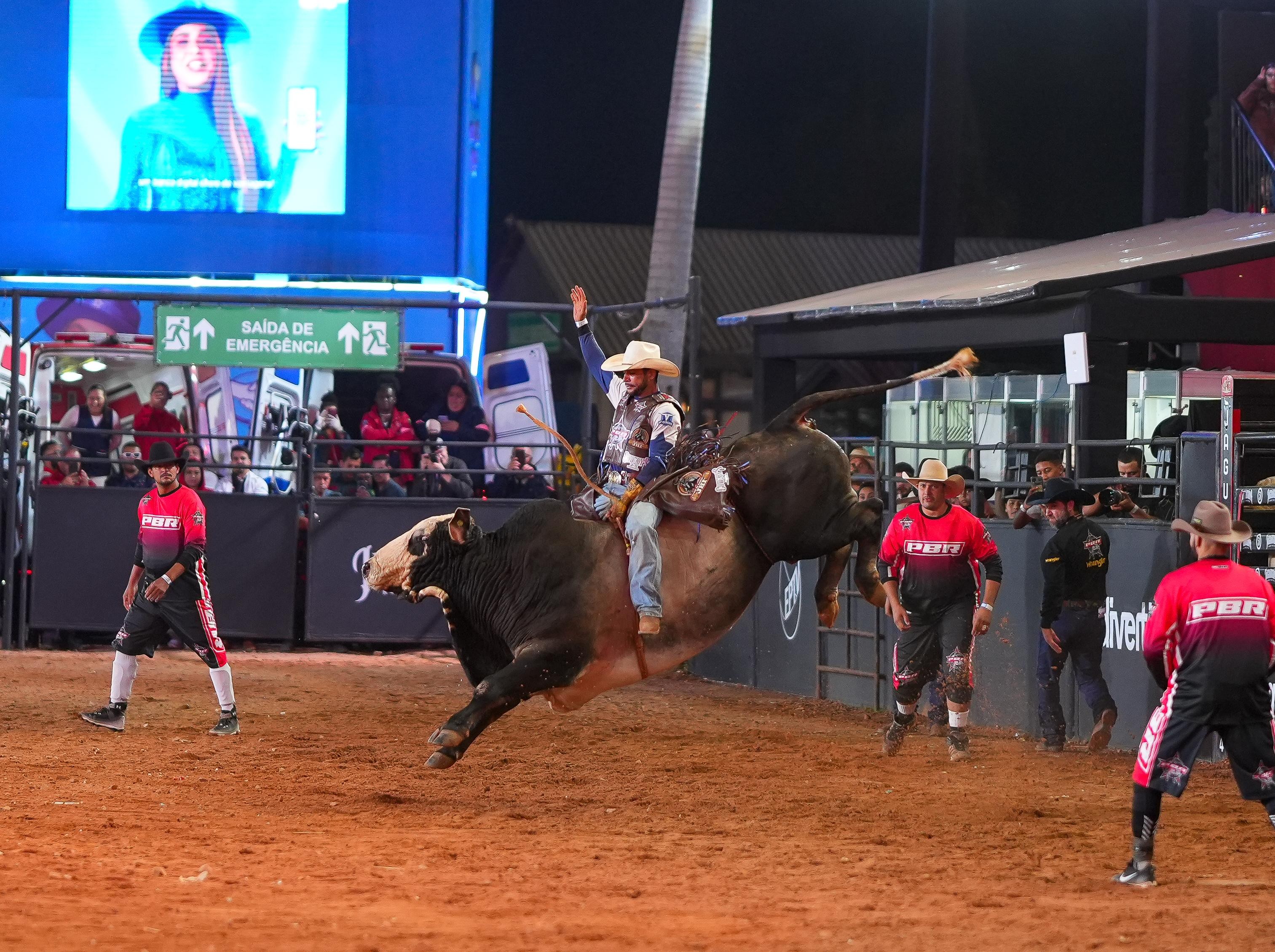 Keila Mendonça e time Cowboys vencem provas de montaria do Jaguariúna ...