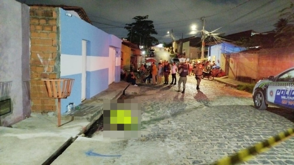 Homem é morto a tiros na porta de casa e esposa é baleada no pé, na Zona Sul de Teresina — Foto: Reprodução
