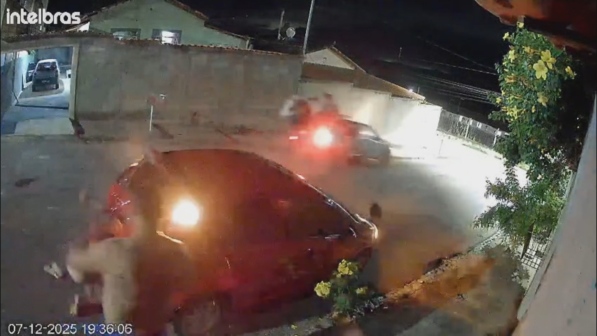 VÍDEO: tentativa de atropelamento após briga em confraternização deixa feridos em MG