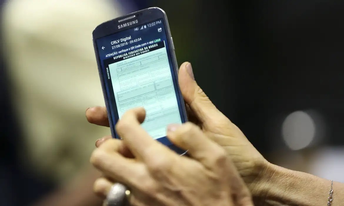 CRLV 2026: governo de MG divulga calendário do licenciamento de veículos; veja datas