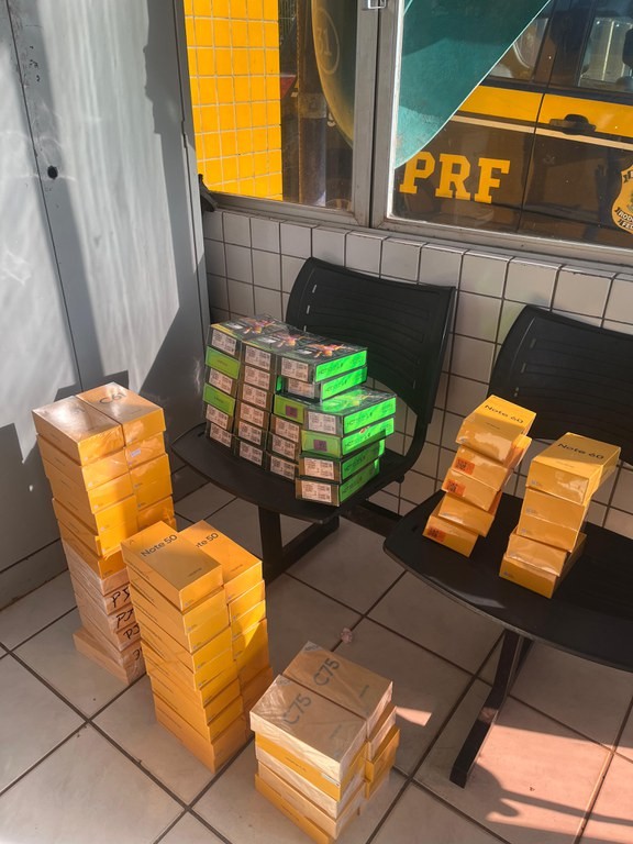 85 celulares sem nota fiscal são encontrados escondidos em carga de verduras em Parnaíba