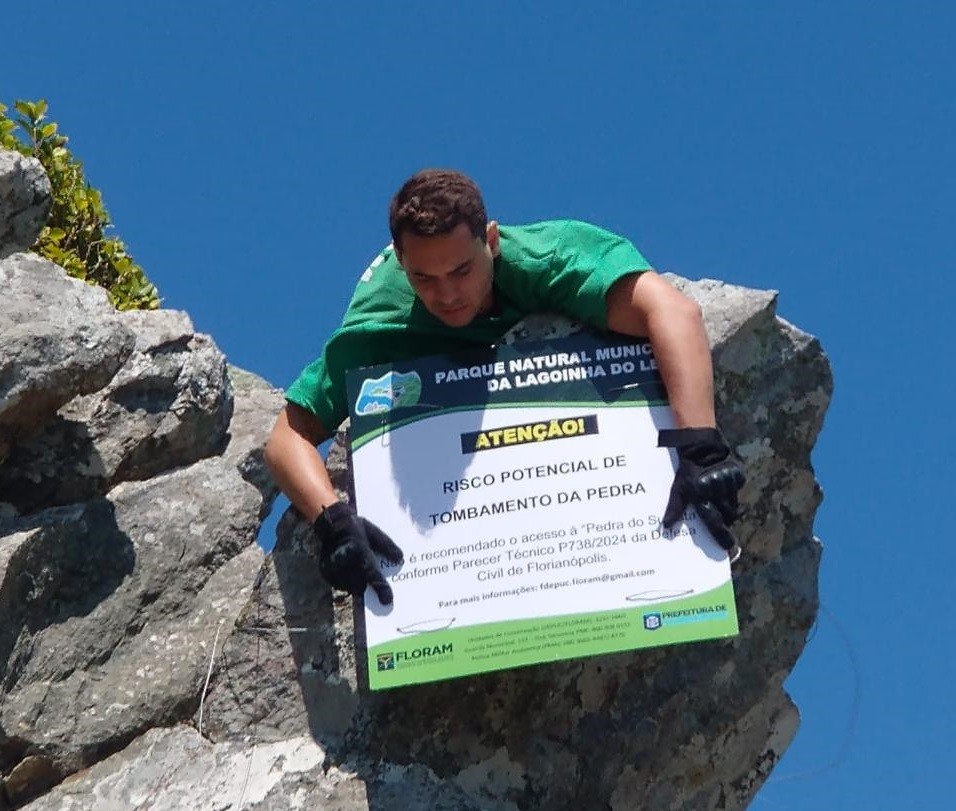 Risco de tombamento limita acesso à Pedra do Surfista, famosa pelas fotos radicais em Florianópolis