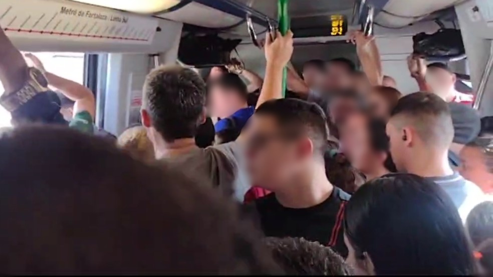 Passageiros ficam presos no metrô de Fortaleza após pane no veículo — Foto: Reprodução