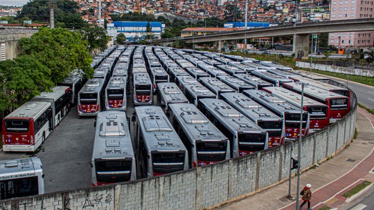 Por que os ônibus são tão atrativos para o PCC em SP