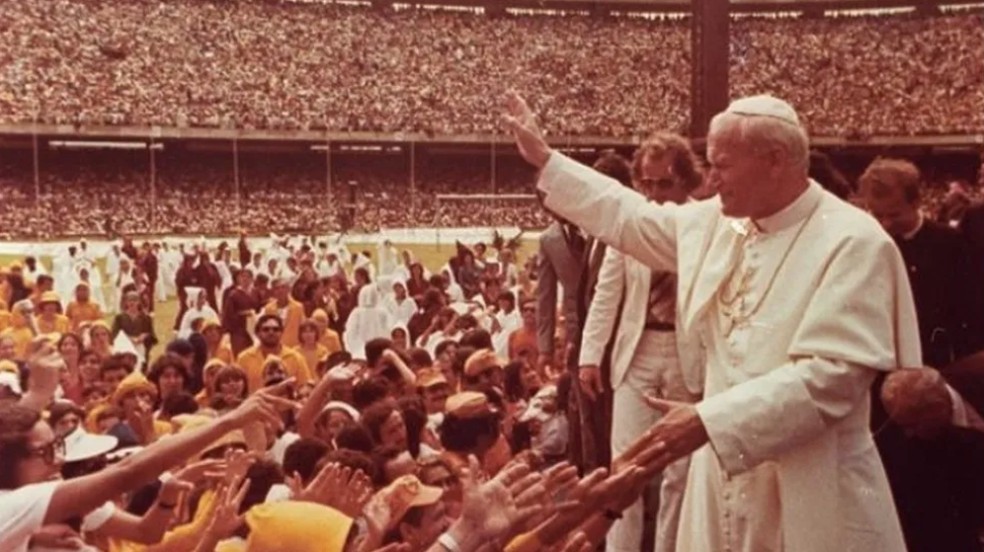 João Paulo II visita o Estádio Castelão no dia 9 de julho de 1980. — Foto: Reprodução/TV Verdes Mares