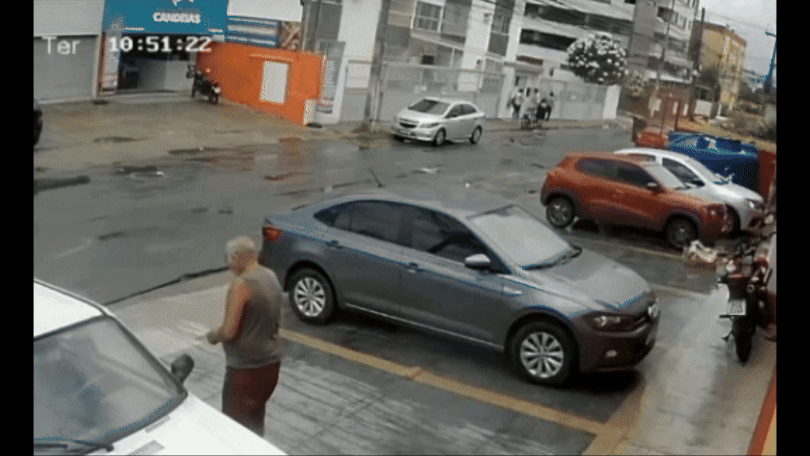 Vídeo mostra desabamento de prédio residencial no Grande Recife dois dias após ser interditado pela Defesa Civil