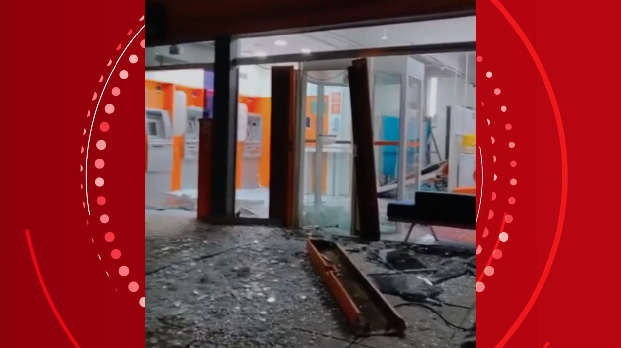 Criminosos explodem agência bancária sem levar dinheiro