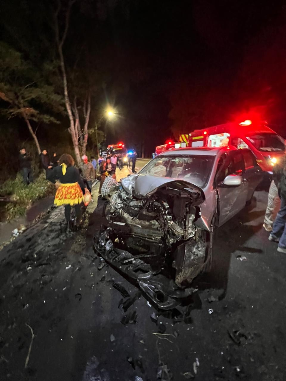 Grave acidente deixa dois mortos e mais nove pessoas feridas em Volta Redonda
