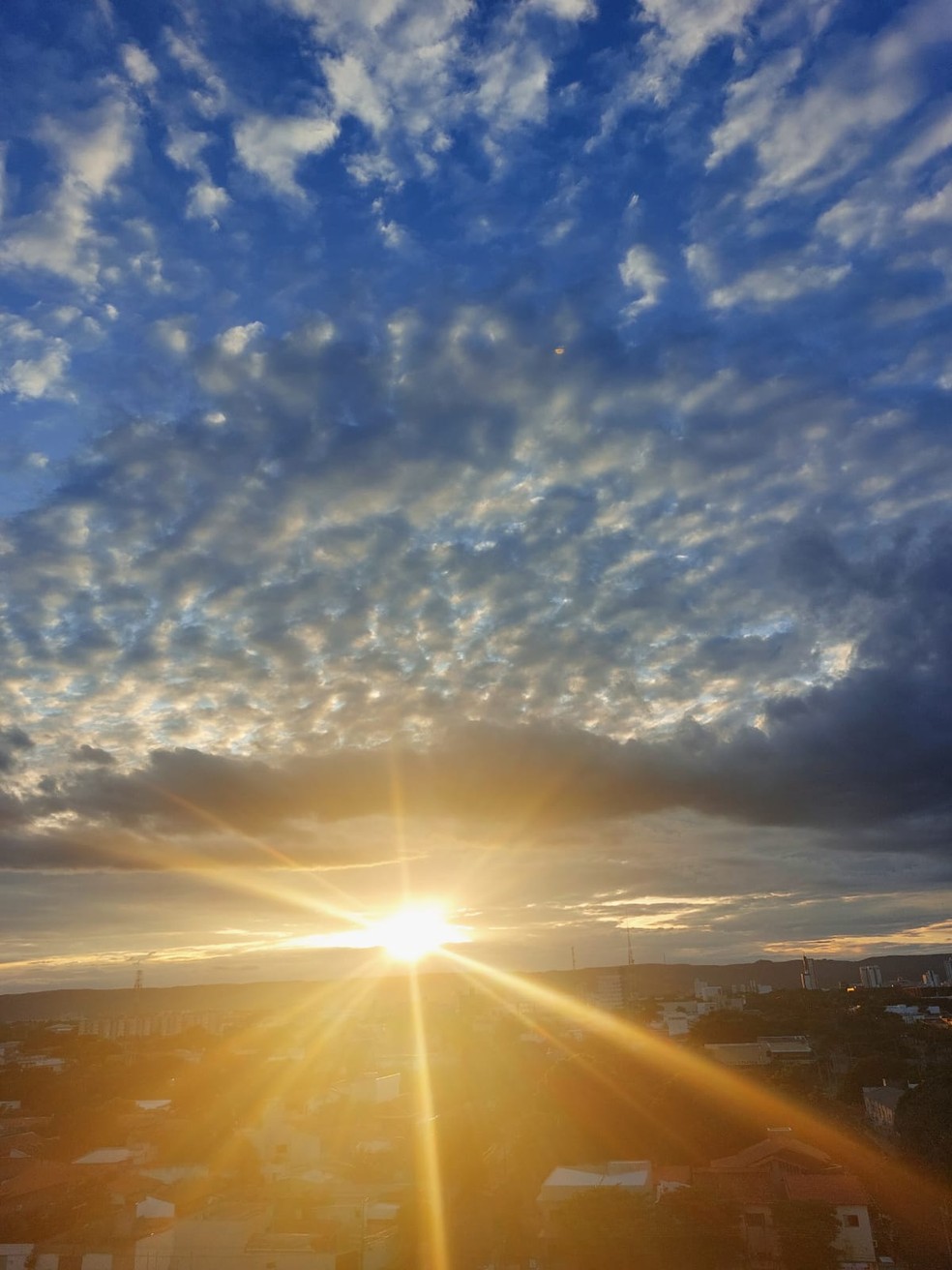 Nascer do sol em Palmas, com vista para a serra — Foto: Marco Túlio Câmara