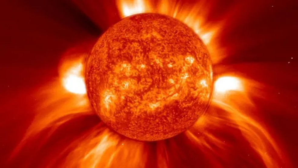O Sol é o maior objeto do nosso sistema solar e essencial para nossa sobrevivência — Foto: Getty Images via BBC