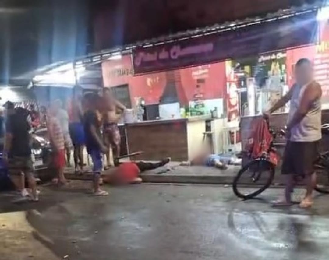 Homens são confundidos com milicianos, baleados e mortos em bar de Nova Iguaçu
