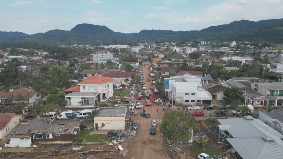 Cidade devastada após cheia do Rio Taquari em setembro de 2023 — Foto: Reproduç]ao/RBS TV