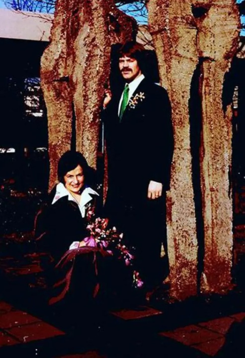 Els e Jan no dia de seu casamento, 1975 — Foto: BBC