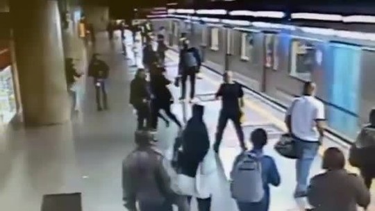 Homem morto após fazer reféns no PR já tentou empurrar mulheres nos trilhos do Metrô