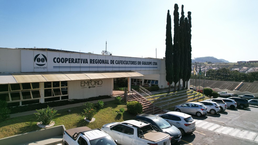 Cooxupé registra resultados recordes em 2025, com faturamento de R$ 16,99 bilhões e distribuição histórica de R$ 185,6 milhões em sobras aos cooperados – Crédito: Divulgação.