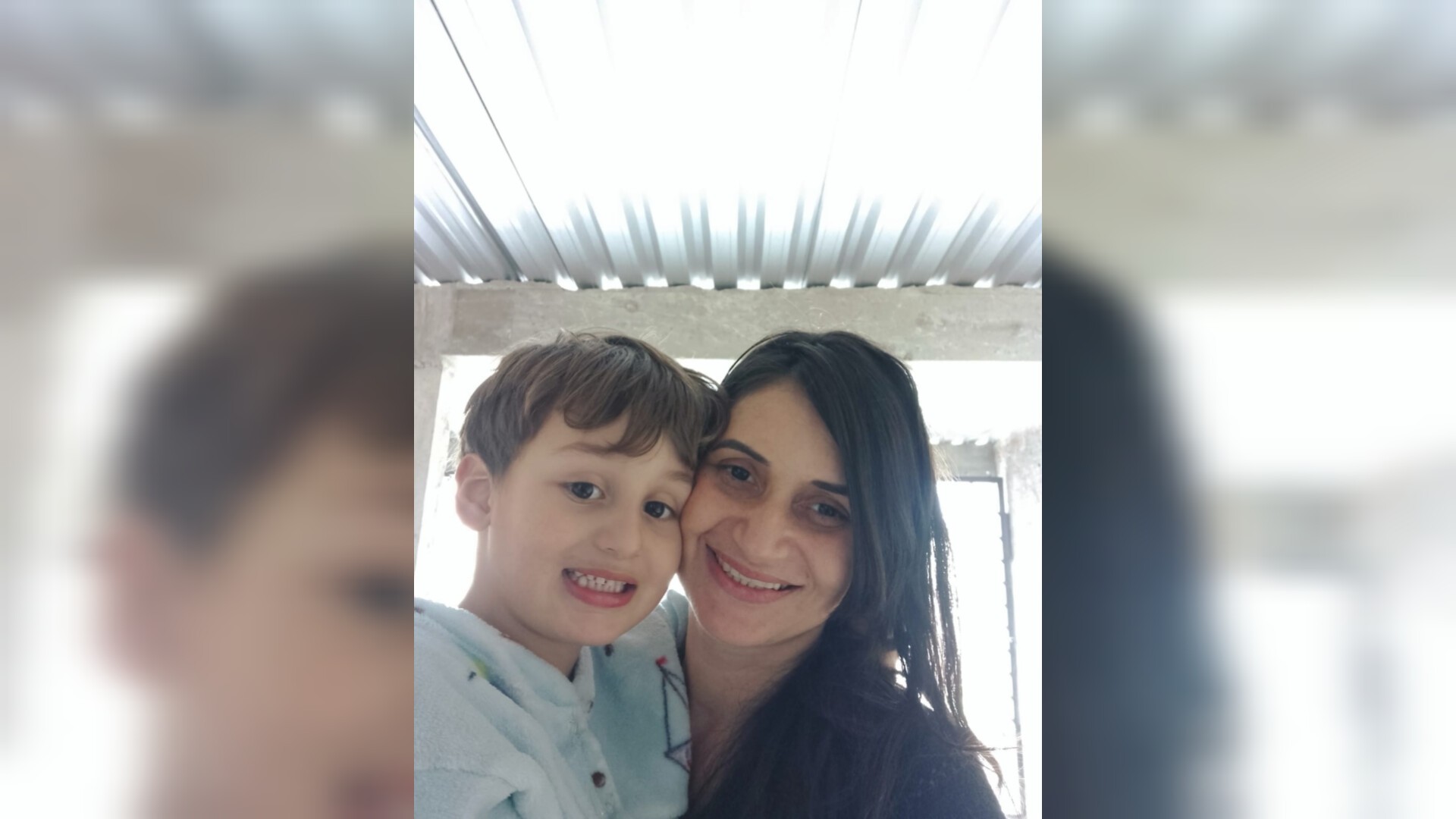 Costureira muda de profissão e começa curso de terapia ocupacional para ajudar filho autista: 'Ser uma pessoa melhor' 