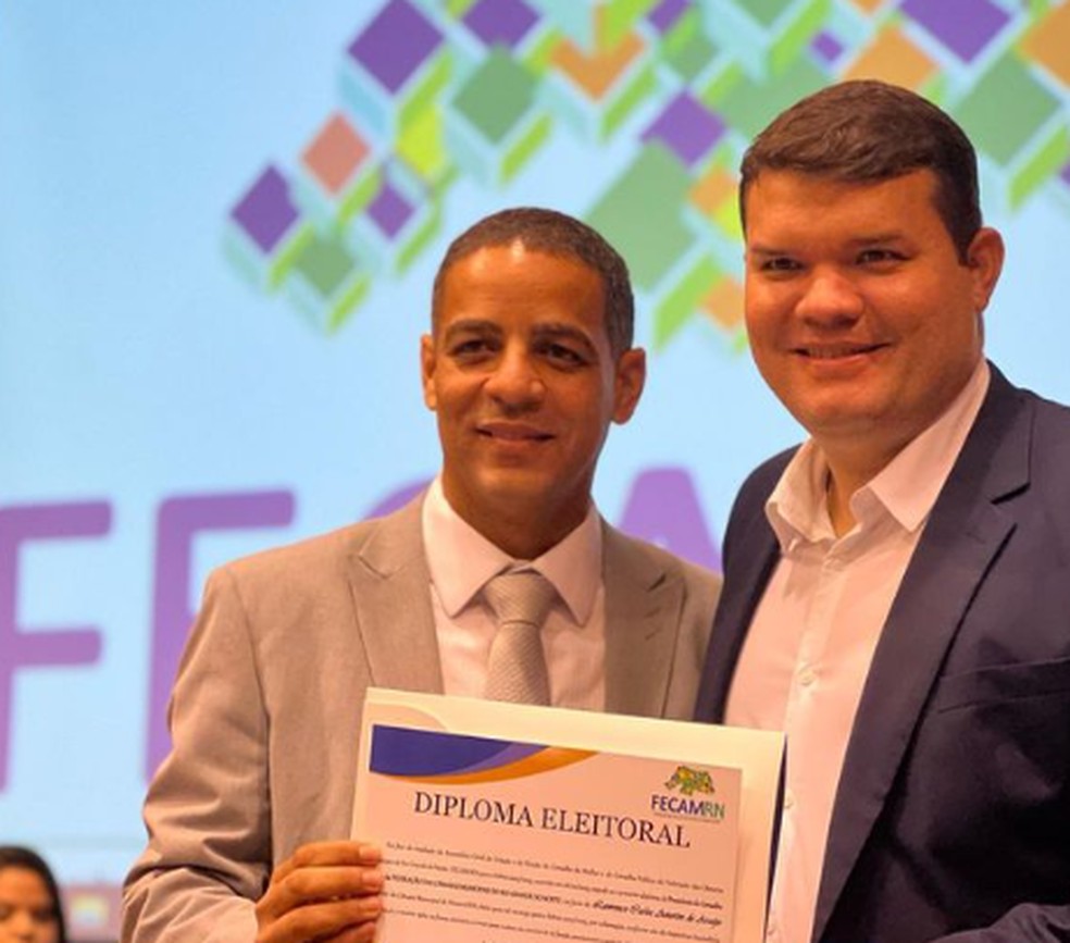 Wolney França, à esquerda, foi empossado como novo presidente da Fecam — Foto: Divulgação