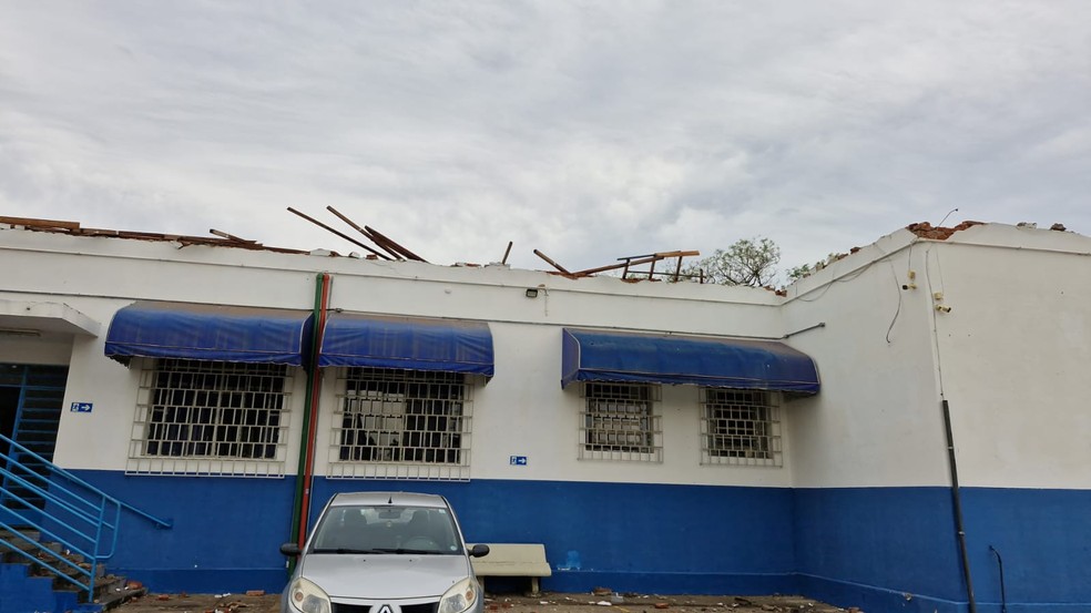 Escola de Porto Feliz (SP) ficou destelhada depois da chuva — Foto: Arquivo pessoal