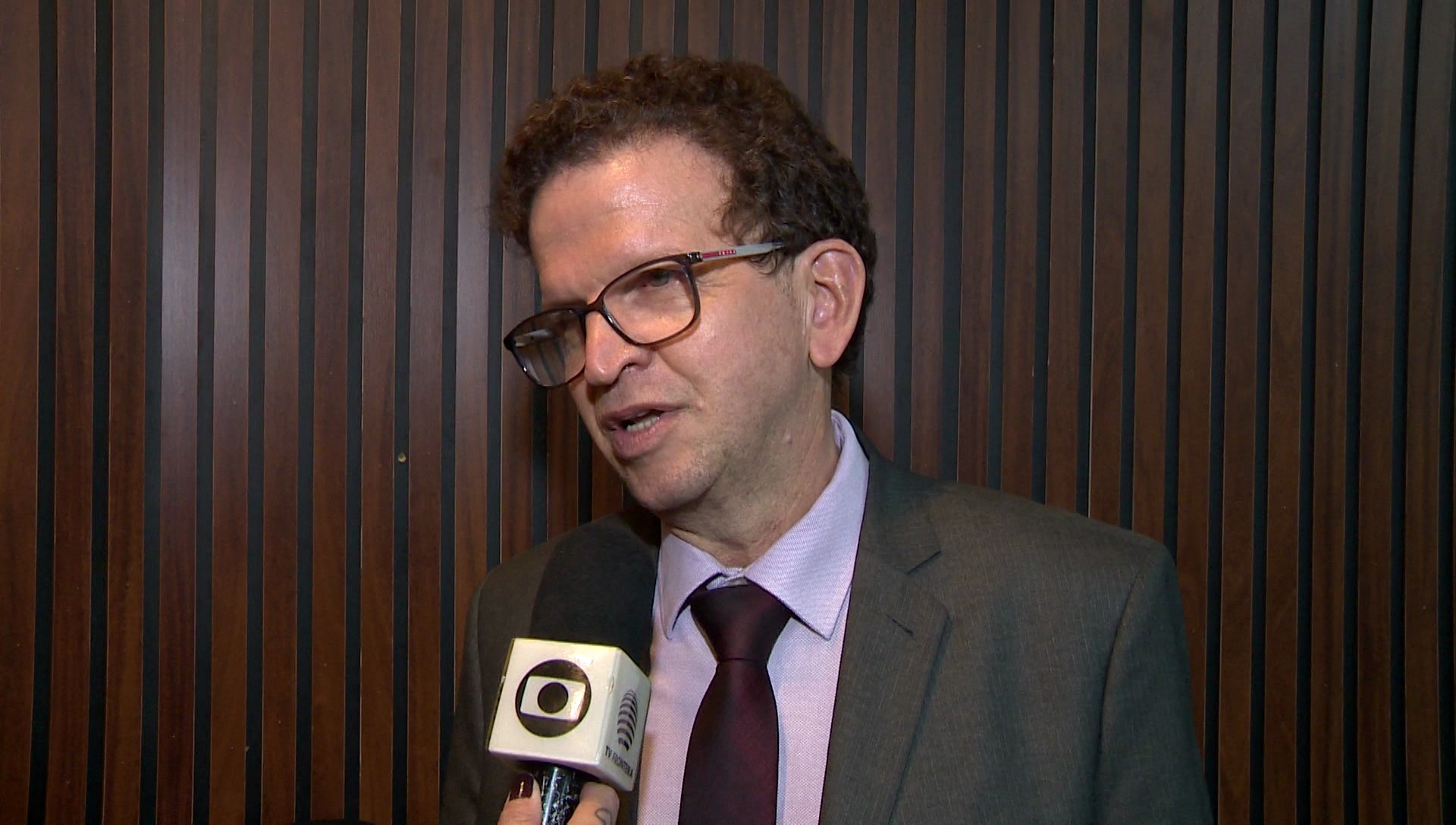 Promotor de Justiça morador de Presidente Prudente publica artigos em livro internacional sobre direitos das mulheres