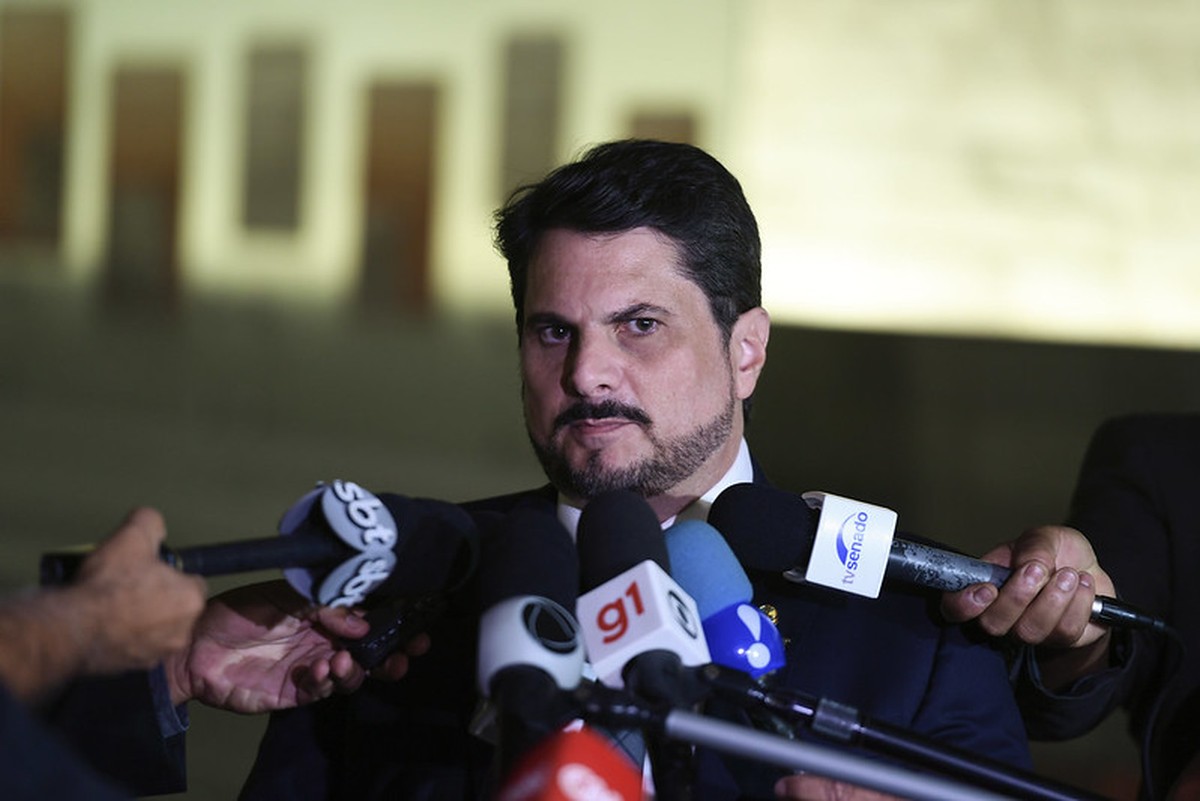 Polícia Federal faz buscas em endereços do senador Marcos do Val