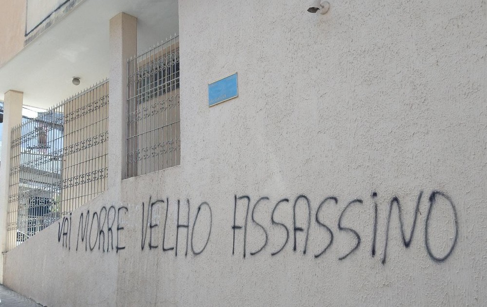 Prédio de idoso que matou homem a tiros na BA foi vandalizado — Foto: Arquivo pessoal