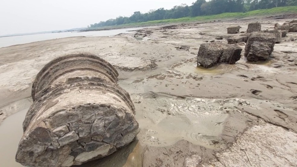 Ruínas do Forte São Francisco Xavier de Tabatinga são reveladas com  a seca do Rio Solimões — Foto: Roney Elias, Rede Amazônica