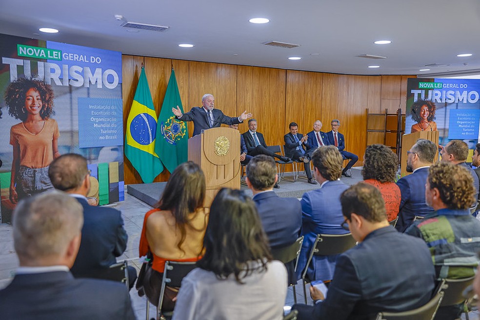 Cerimônia de sanção da Nova Lei Geral do Turismo, no Palácio do Planalto, em setembro — Foto: Ricardo Stuckert/PR