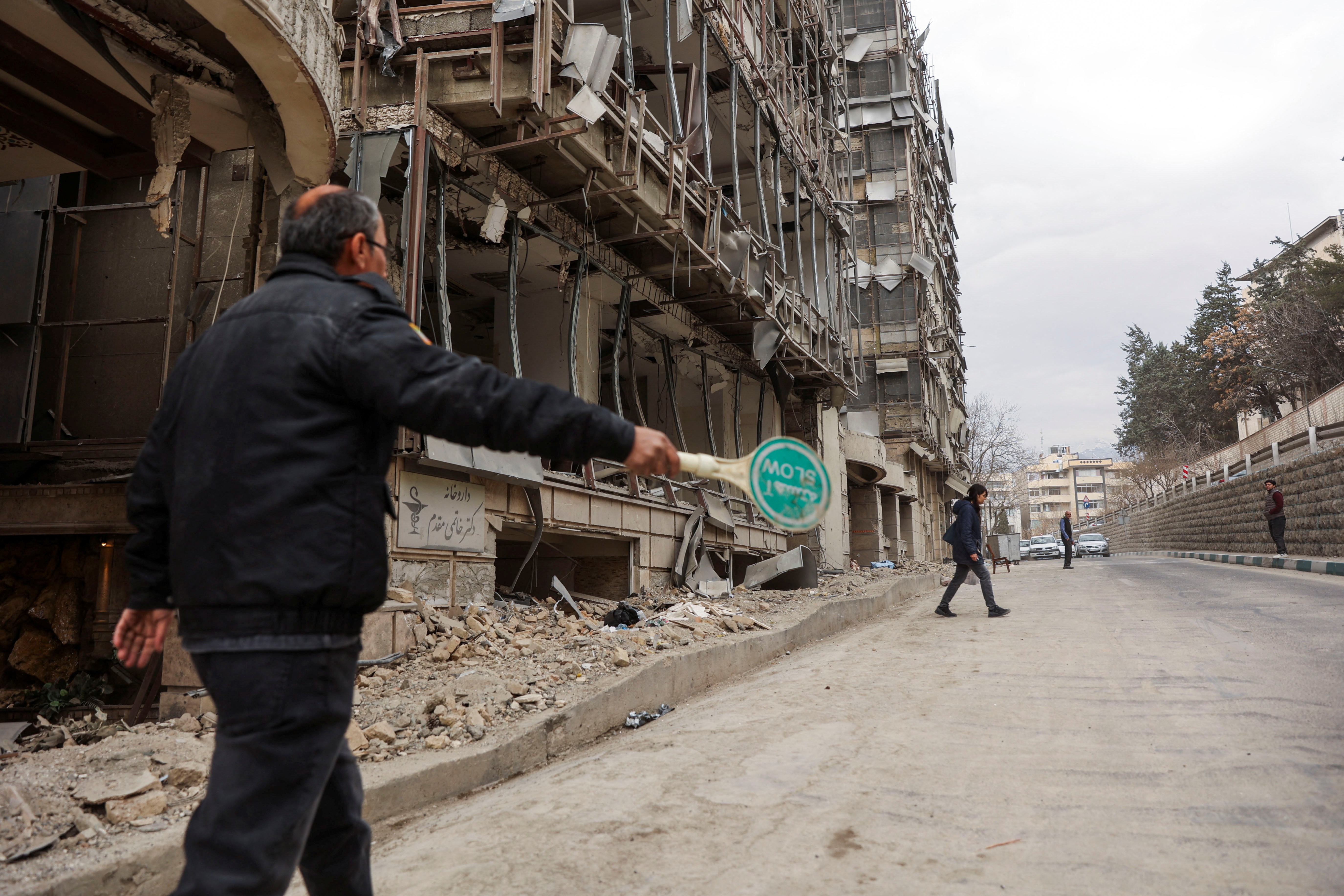 'Minhas pernas paralisaram', 'Pessoas correndo', 'Medo de estar aqui': brasileiros relatam insegurança após ataques entre EUA, Israel e Irã