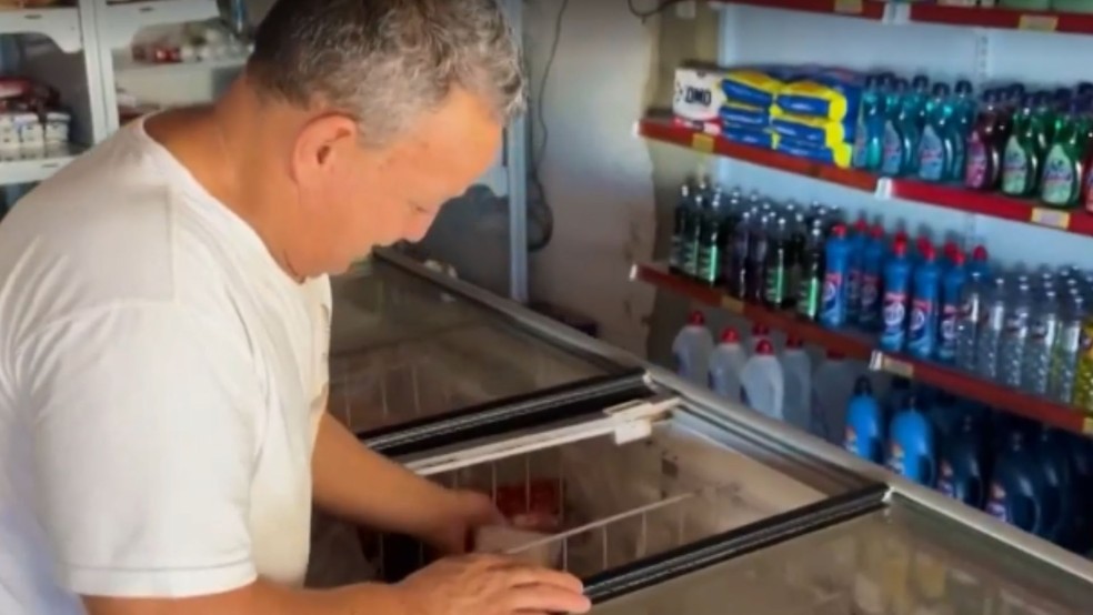 Aloízio relata perdas de mercadoria devido a problemas no fornecimento de energias — Foto: TV Integração/reprodução