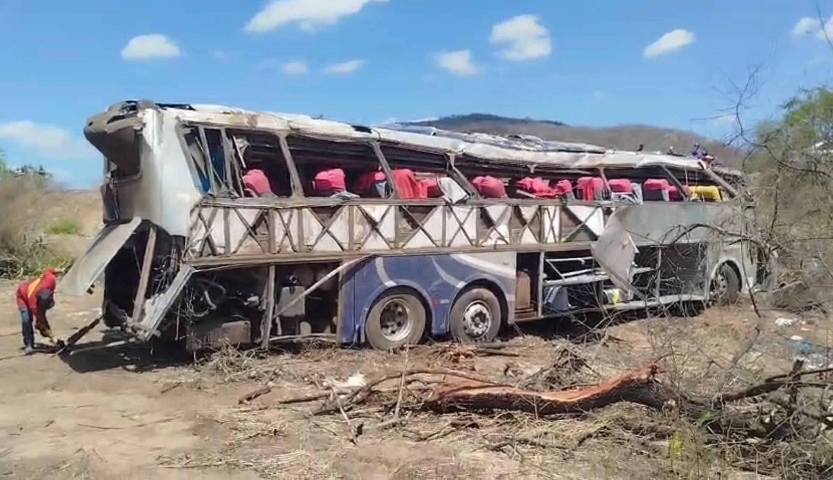 Perícia confirma que ônibus que capotou e deixou 16 mortos em AL não apresentava falhas mecânicas