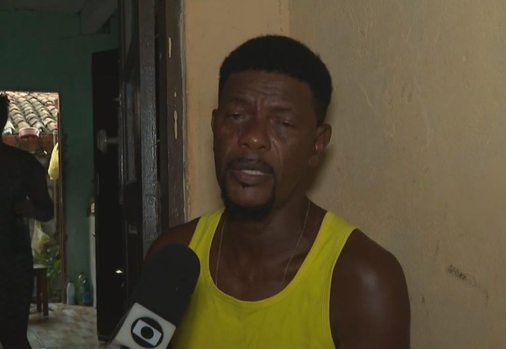 Pai de uma das vítimas de naufrágio relata que não conseguiu salvar o filho — Foto: Reprodução/TV Bahia
