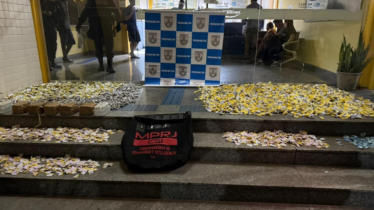 Polícia apreende 12 quilos de drogas em casa usada como depósito em Teresópolis