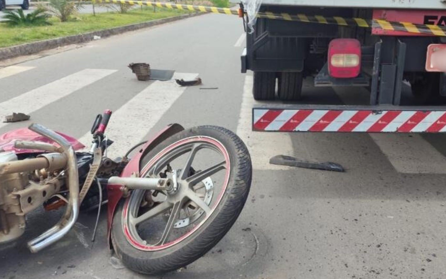 Acidente com caminhão mata mulher em Aparecida de Goiânia 