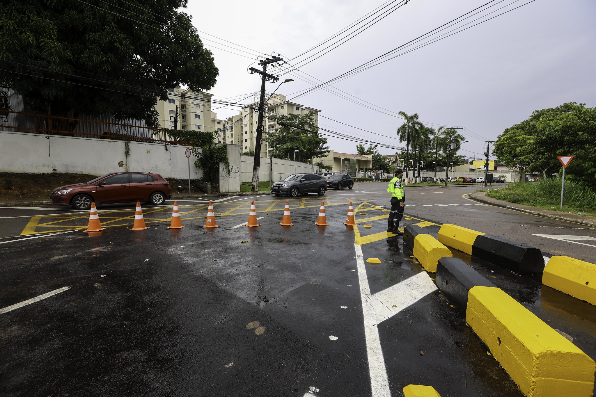 Cruzamento entre Avenida Max Teixeira e rua São Judas Tadeu passa por interdição; veja o que foi feito