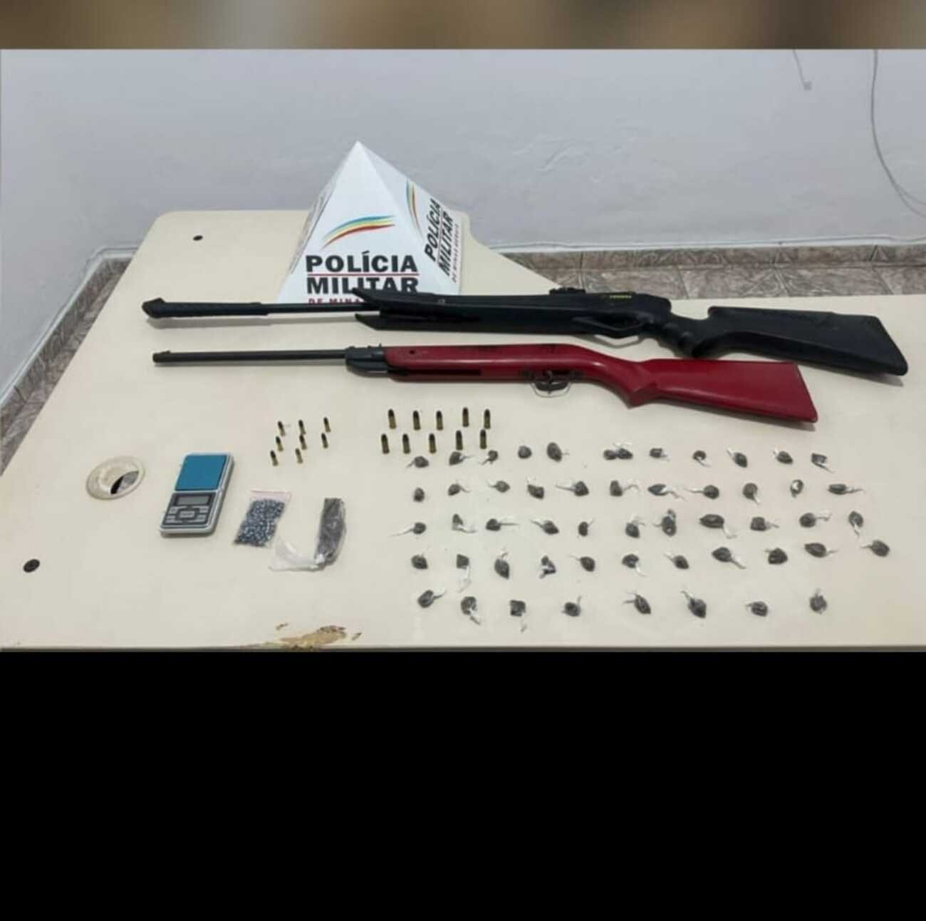 Ocorrência de violência doméstica termina com homem preso com armas, drogas e munições em Curvelo
