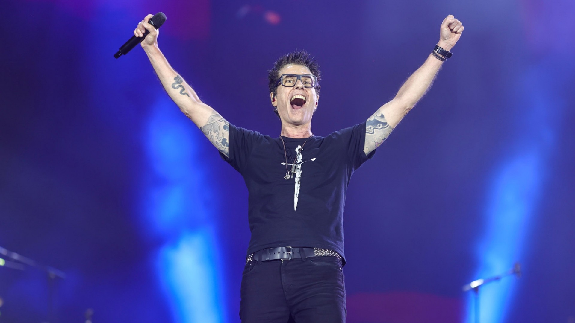 ‘Irmãos’, Dinho Ouro Preto e Dado Villa-Lobos celebram amizade e homenageiam Renato Russo em show nostálgico no Rock in Rio