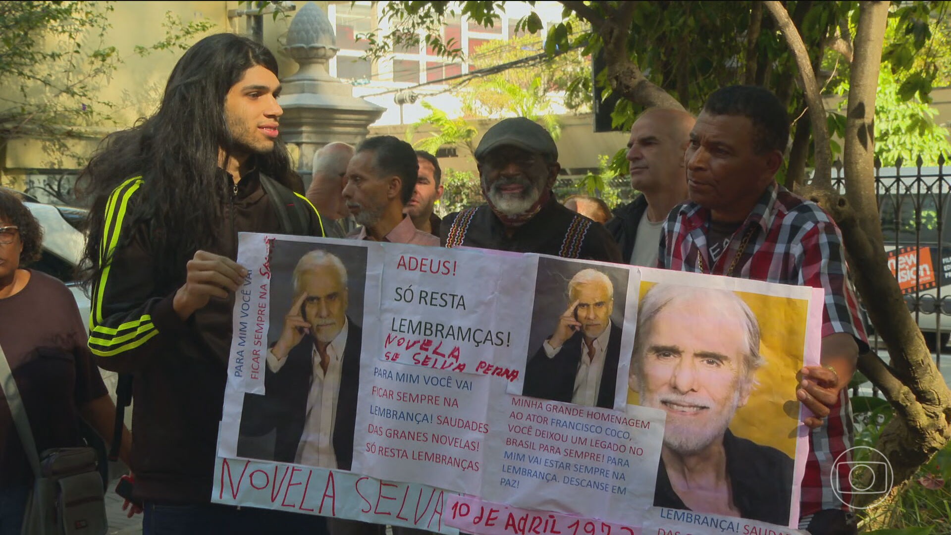Velório de Francisco Cuoco reúne fãs e amigos do ator em SP 