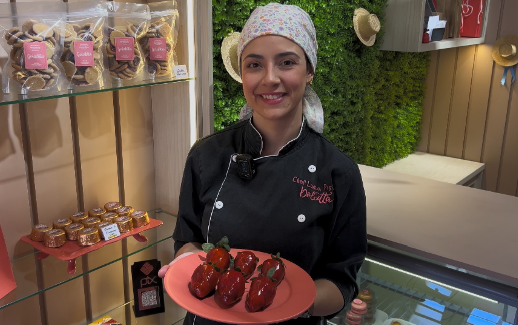 Morango do amor vira vilão na cozinha de confeiteira experiente: 'Achei que não ia conseguir'