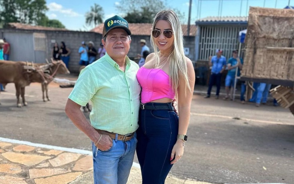 Osvaldo Tome e a esposa, Erica Tavares Bueno, que morreu em um acidente em Itauu   Foto: Redes Sociais/Reproduo