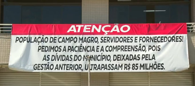 Prefeitura de cidade do PR pendura faixa pedindo 'paciência e compreensão' após atraso no pagamento de servidores e fornecedores