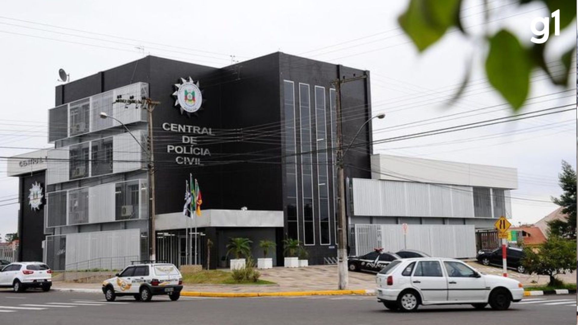 Passageira relata que motorista de aplicativo dirigiu sem calças no RS; polícia investiga caso