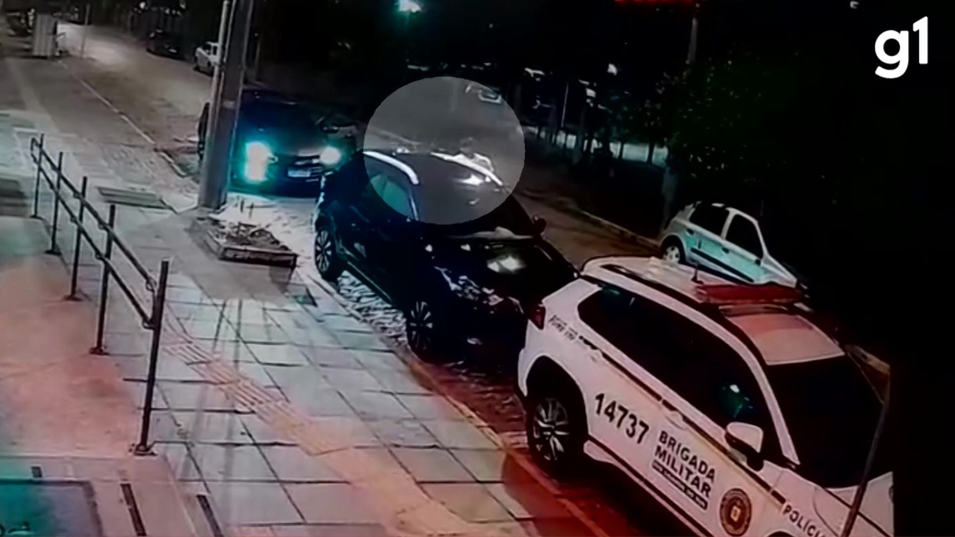 Homem é preso após quebrar carro da ex-namorada em frente à Delegacia da Mulher enquanto ela fazia denúncia em Porto Alegre